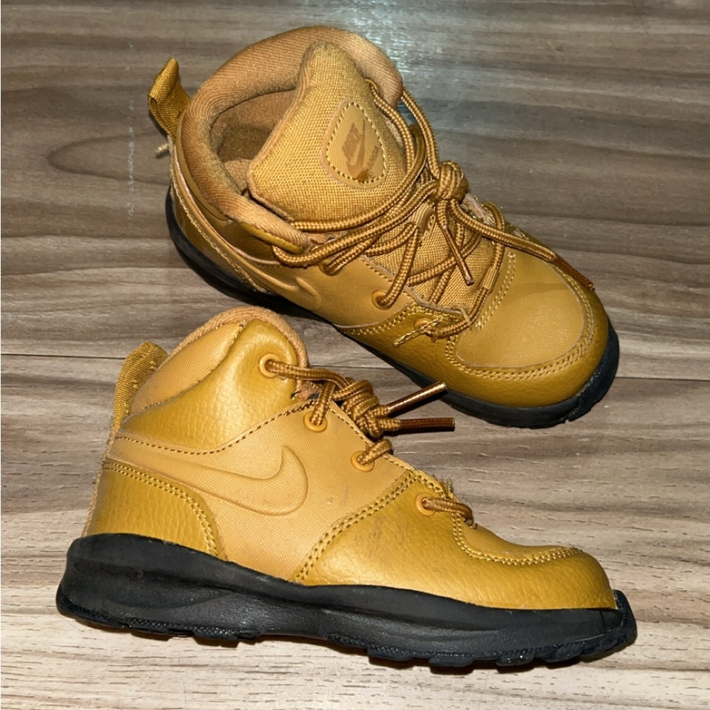 Nike Manoa Boots